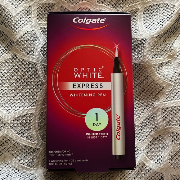 Colgate Optic White Express Teeth Whitening Pen with 35 Treatments, Enamel Safe - Picture 3 of 12